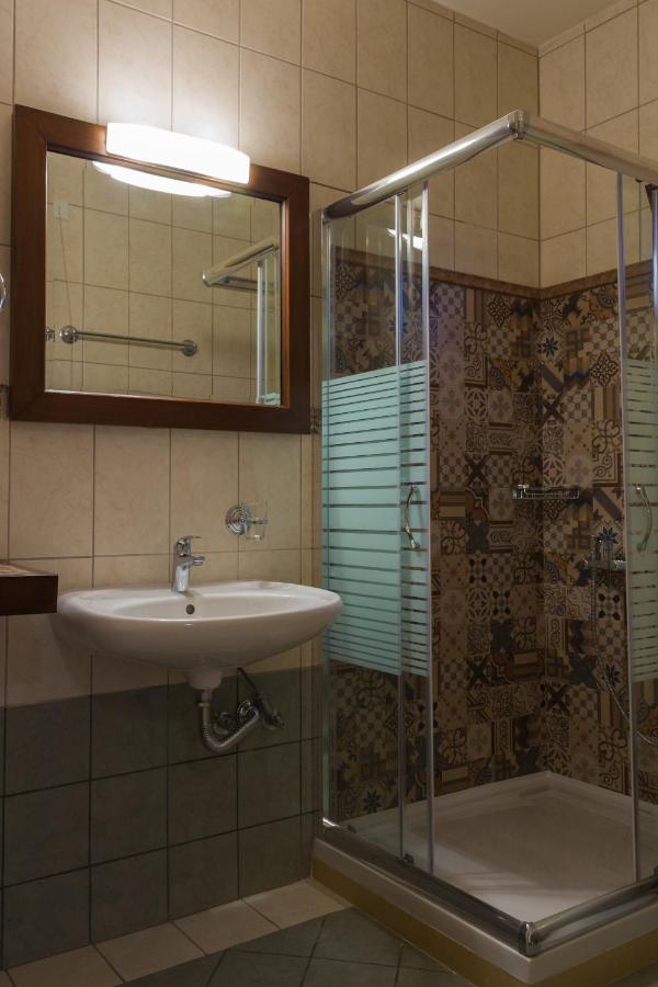 Akrolimnion Hotel يانينة المظهر الخارجي الصورة